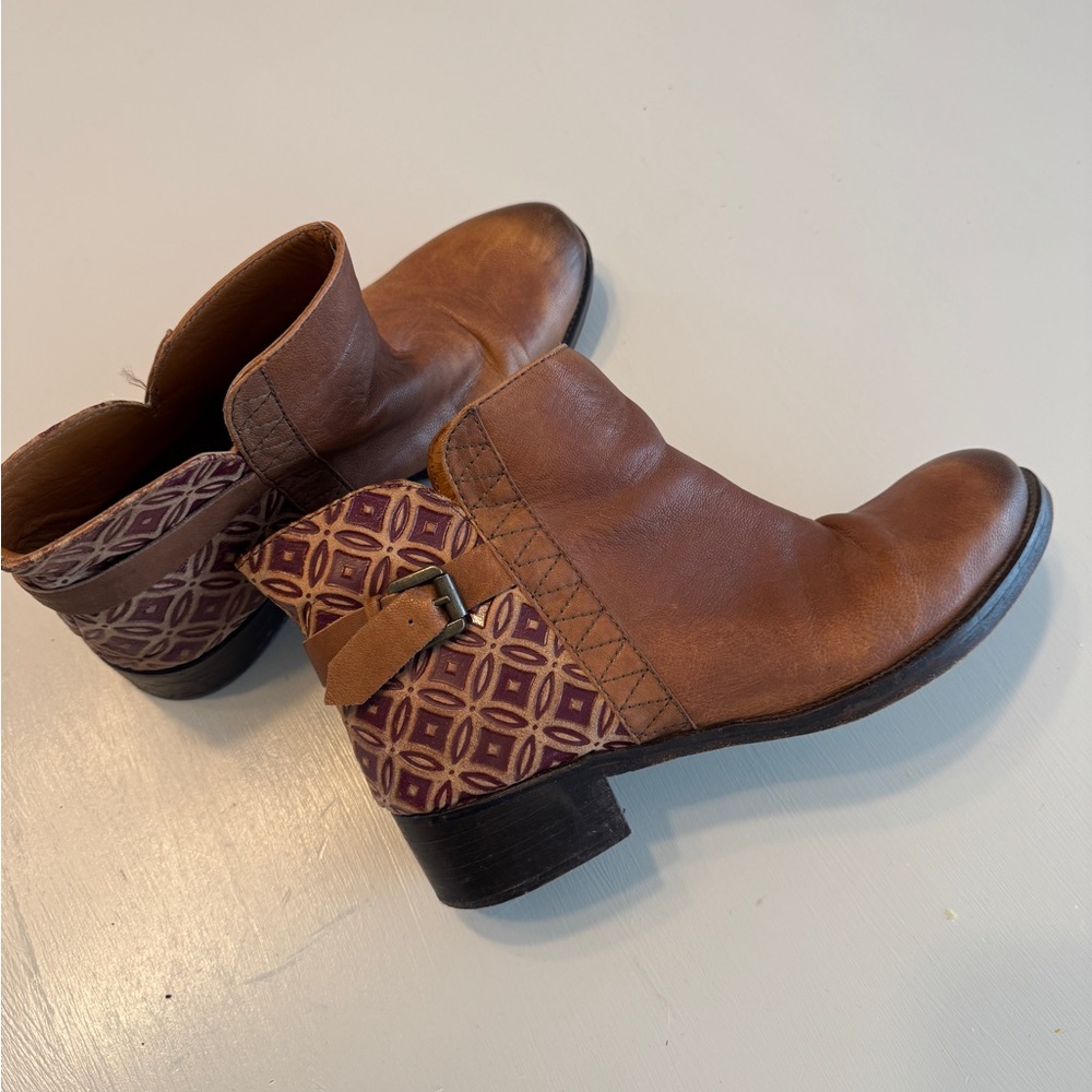 Anthropologie (Jasper and Jeera) brown leather ankle booties